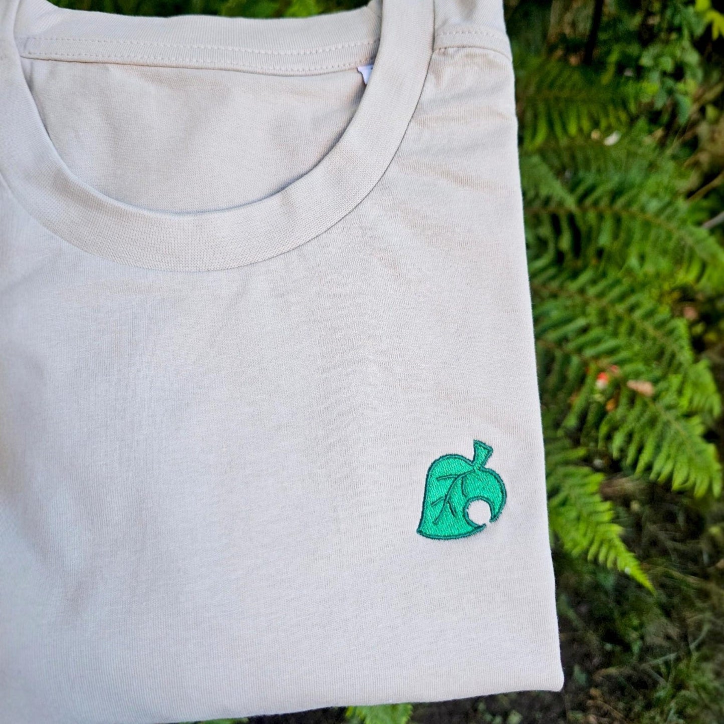 Animal Crossojg Leaf Embroidered T-shirt