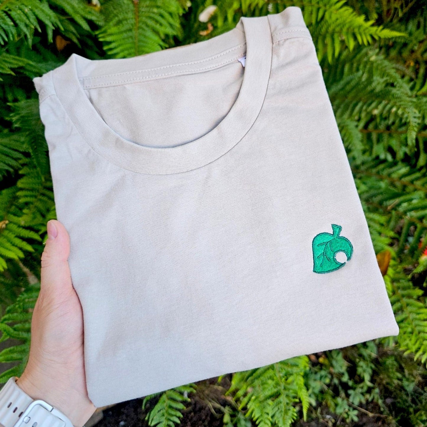 Animal Crossojg Leaf Embroidered T-shirt